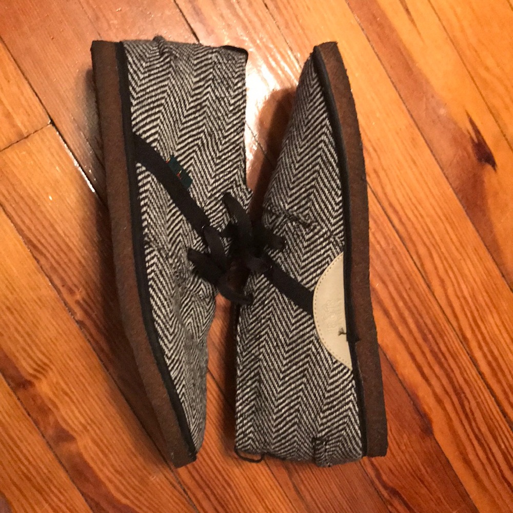 Men’s One Love Bob Marley shoes; size 10 US